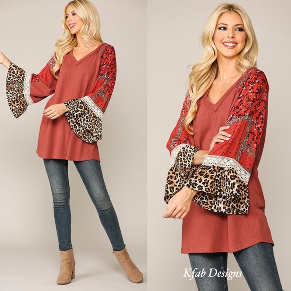 ❤️IN STOCK (LAST) V Neck Red Clay Animal Print Lace Trim Bell Sleeve Top! - Picture 4 of 6